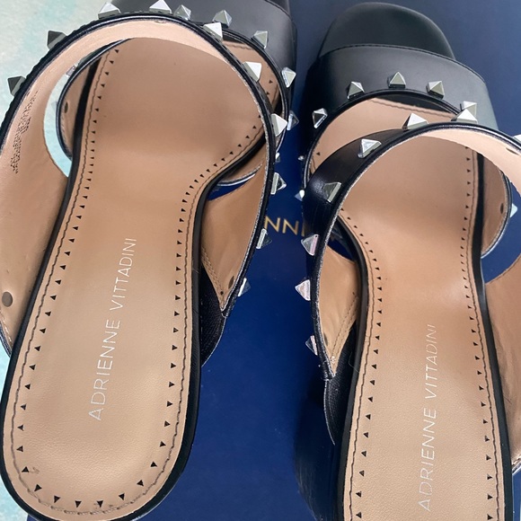 Black silver studded short heels - Picture 3 of 4